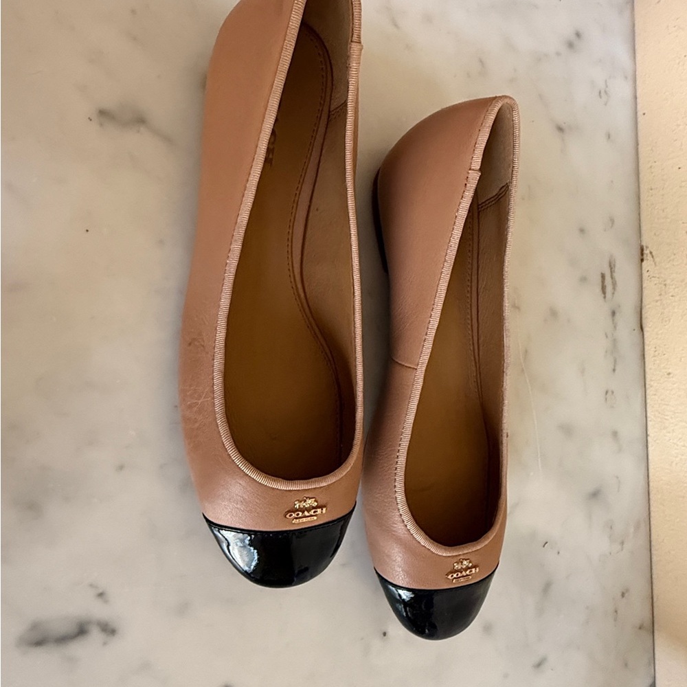 NIB Coach Women's Beige and Black Cap Toe Flats
